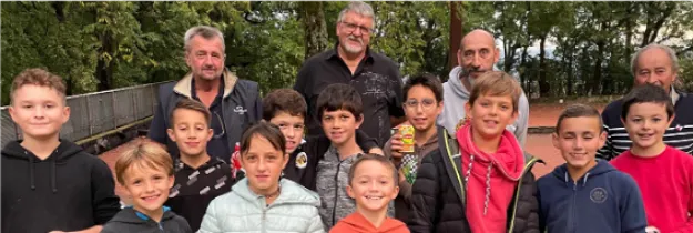 équipe de l'école de pétanque de Charnay en Beaujolais