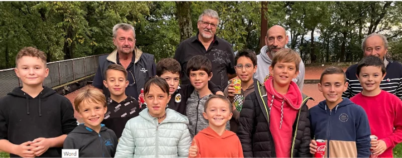 École de pétanque de Charnay. Jeunes joueurs de 8 à 13 ans + coachs