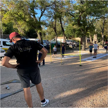 École de pétanque de Charnay. Jeunes joueurs de 8 à 13 ans.
