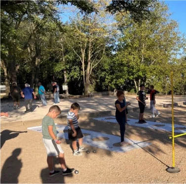 École de pétanque de Charnay. Jeunes joueurs de 8 à 13 ans.